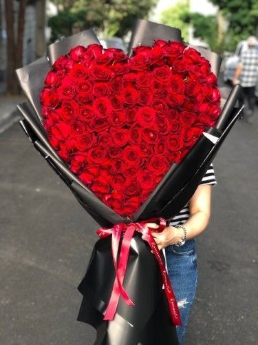 دسته گل رز زیبا