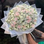 دسته گل برای استقبال مسافر آقا