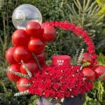 گل رز قرمز هلندی با بادکنک و کیک تولد