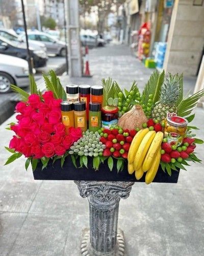 باکس گل بزرگ و پر میوه برای عیادت مریض
