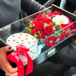 گل و کیک قلبی مناسب هدیه