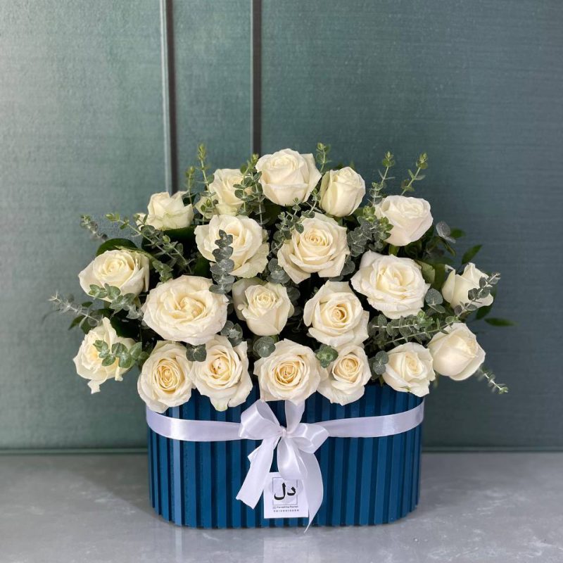 باکس گل سفید برای تبریک رسمی