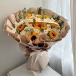 دسته گل افتاب و رز با دیزاین جدید
