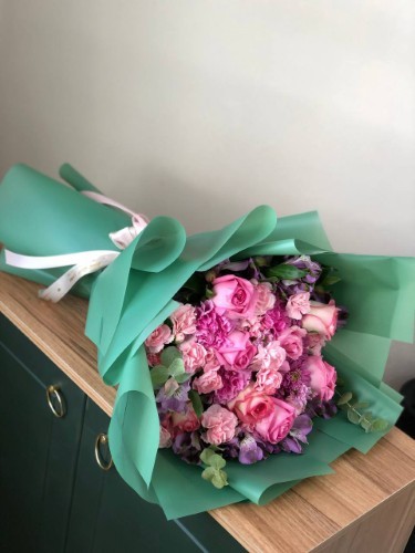سفارش دسته گل رنگی برای عزیزان