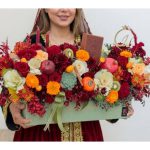 باکس آجیل و میوه و گل تزیین شده دخترانه برای همکار دوست ریس
