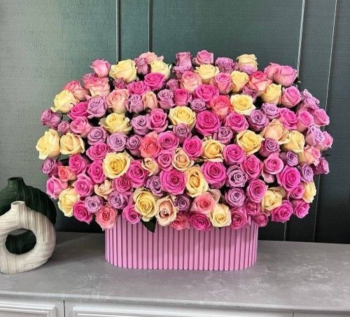 سبد گل رز 100شاخه هلندی