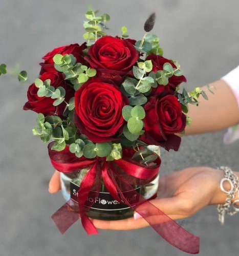 جار گل رز قرمز