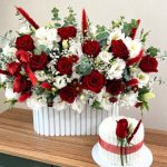گل رز زیبا با کیک