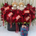 گل و کیک بزرگ برای نامزد