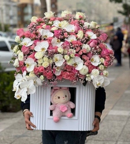 هدیه لاکچری نوزادی با عروسک