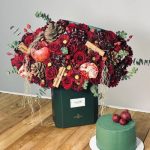 تزئین گل شب یلدا با کیک تولد