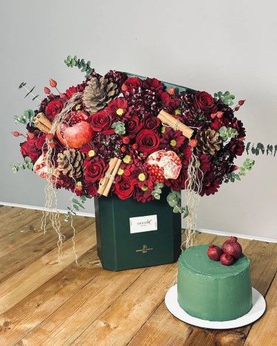 تزئین گل شب یلدا با کیک تولد