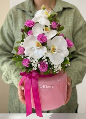 گلدان شیشه ای ارکیده سفید و دیزاین صورتی