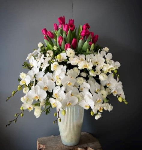 باکس گل رز و ارکیده با طراحی لوکس برای تبریک رسمی روز روانشناس
