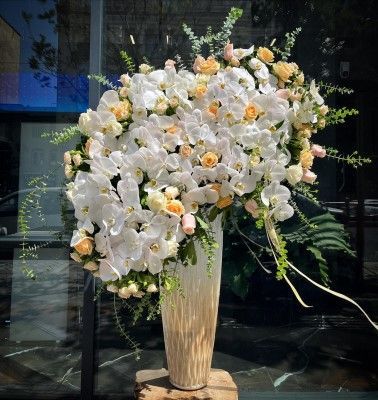 دسته گل طبیعی ارکیده و رز برای قدردانی و سپاسگذاری از پزشک