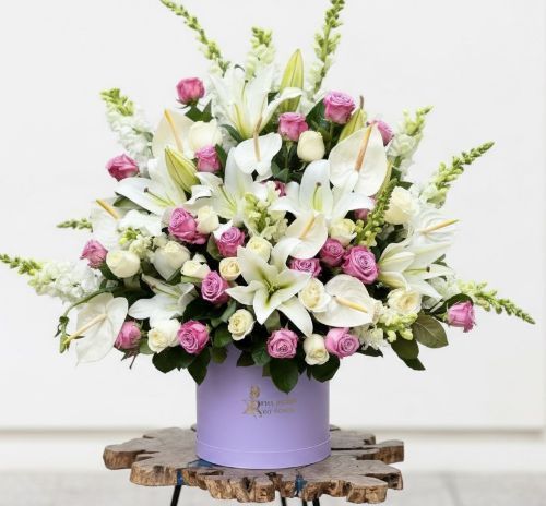 باکس گل لیلیوم و رز برای عرض تبریک و تشکر رسمی ، اداری ، شرکتی برای مدیران ، ریس ، مدیر عامل