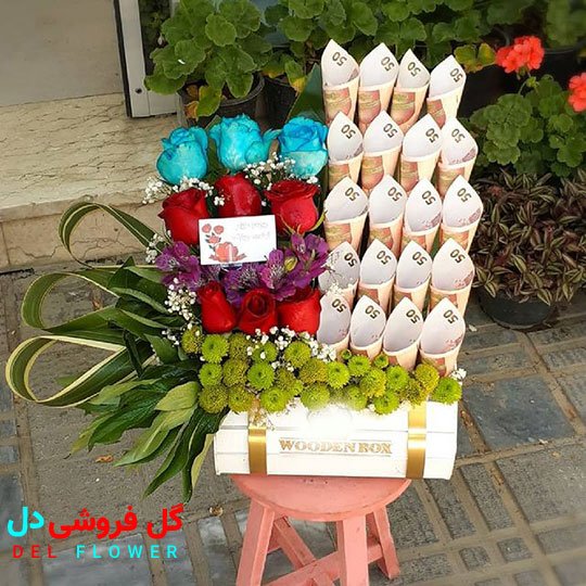 جعبه گل کادو و پول برای کادوی تولد