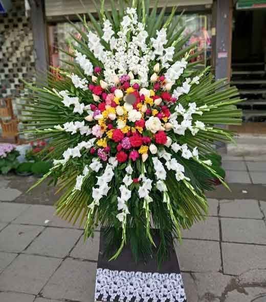 تاج گل برای افتتاحیه مغازه پوشاک
