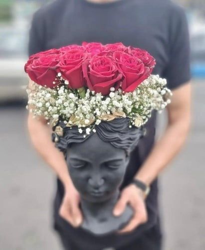 گل رز با عروس برای دختر مرداد ماهی و شهریورماهی