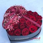 جعبه گل رز قرمز