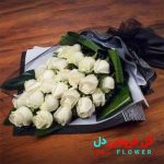 دسته گل رز کرم سفید