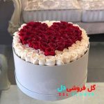 گل رز سفید در باکس